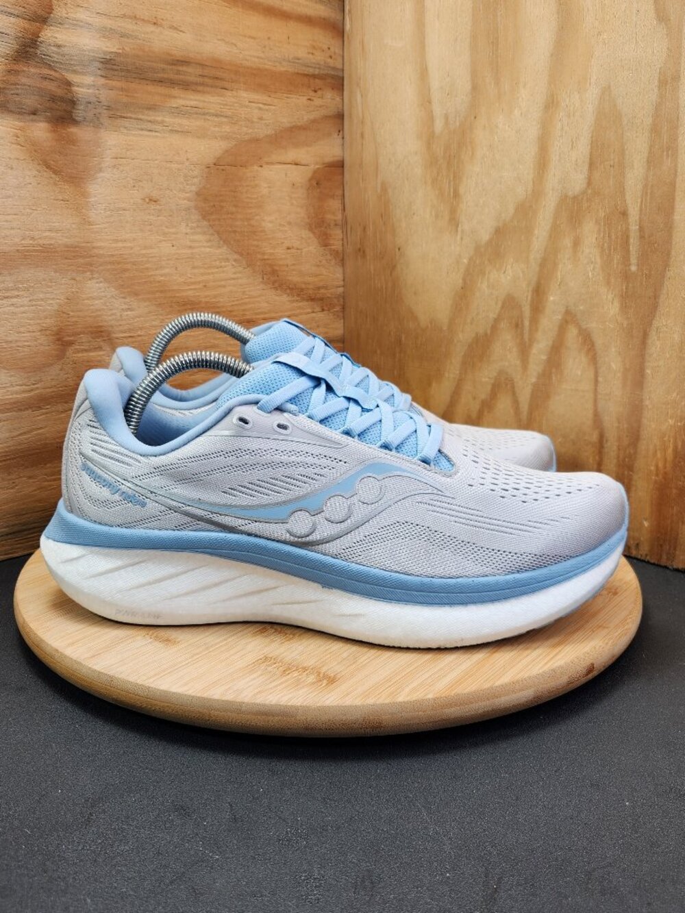 Saucony Ride 18 Womens Gray Running Shoes Sneakers Size 10